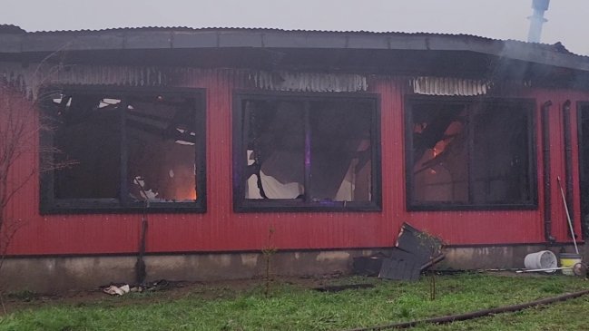 Incendio destruyó el colegio Patagonia en Coyhaique