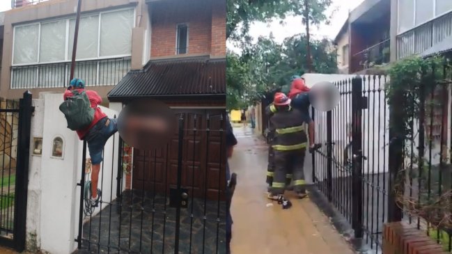 Ladrón intentó robar una casa en Argentina, pero su pierna quedó atascada en la reja