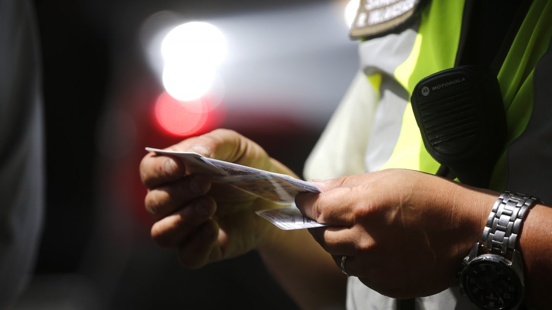 Todo lo que debes saber para grabar la patente en vidrios de tu auto