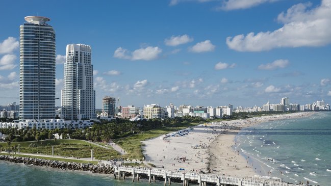 Declaran toque de queda en Miami Beach por violencia durante vacaciones universitarias