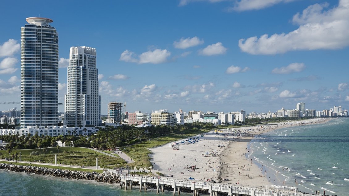 Declaran toque de queda en Miami Beach por violencia durante vacaciones universitarias