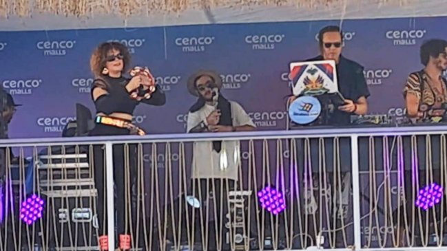 Vocalista de Arcade Fire hizo DJ en un sector de Lollapalooza Chile