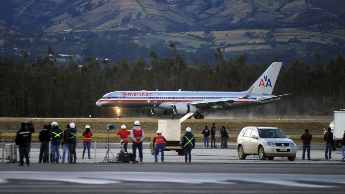 Estados Unidos: De nuevo, un avión Boeing aterrizó sin uno de sus paneles