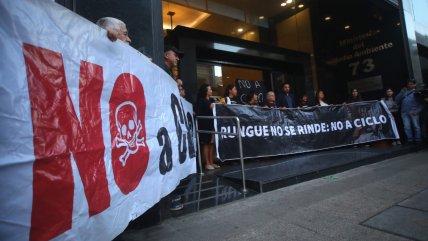   Protesta de Rungue a las puertas del Ministerio de Medio Ambiente: 
