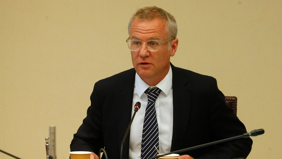 Oficialismo bloqueó llegada de Felipe Kast a Comisión de Hacienda del Senado