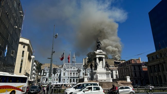  Nuevo incendio en cerro de Valparaíso: Cuatro viviendas resultaron afectadas  