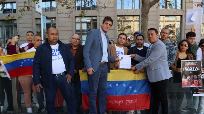Venezolanos en Chile piden a Boric interceder para poder votar en las presidenciales