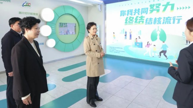 Peng Liyuan investiga la prevención y el tratamiento de la tuberculosis en la provincia china de Hunan