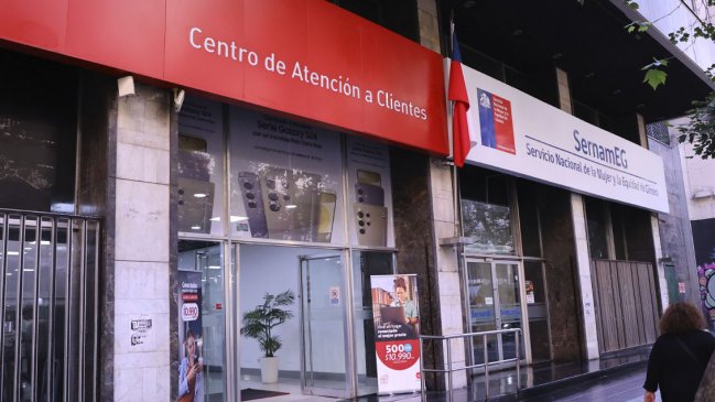 Roban tienda telefónica a través de un forado en oficina de Sernameg