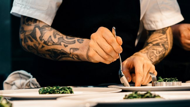  La singular respuesta de chef a influencer que le pidió comer gratis en su local 