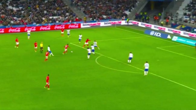  [VIDEO] La Roja descontó ante Francia con un zurdazo de Darío Osorio 