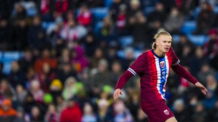   Erling Haaland erró un penal en empate de Noruega y Eslovaquia 