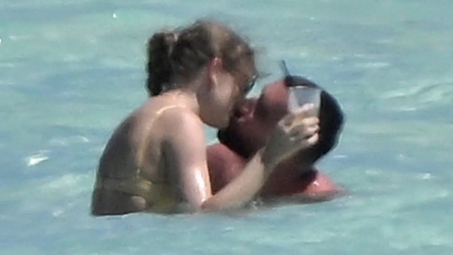   Las románticas vacaciones de Taylor Swift y su novio Travis Kelce en Las Bahamas 