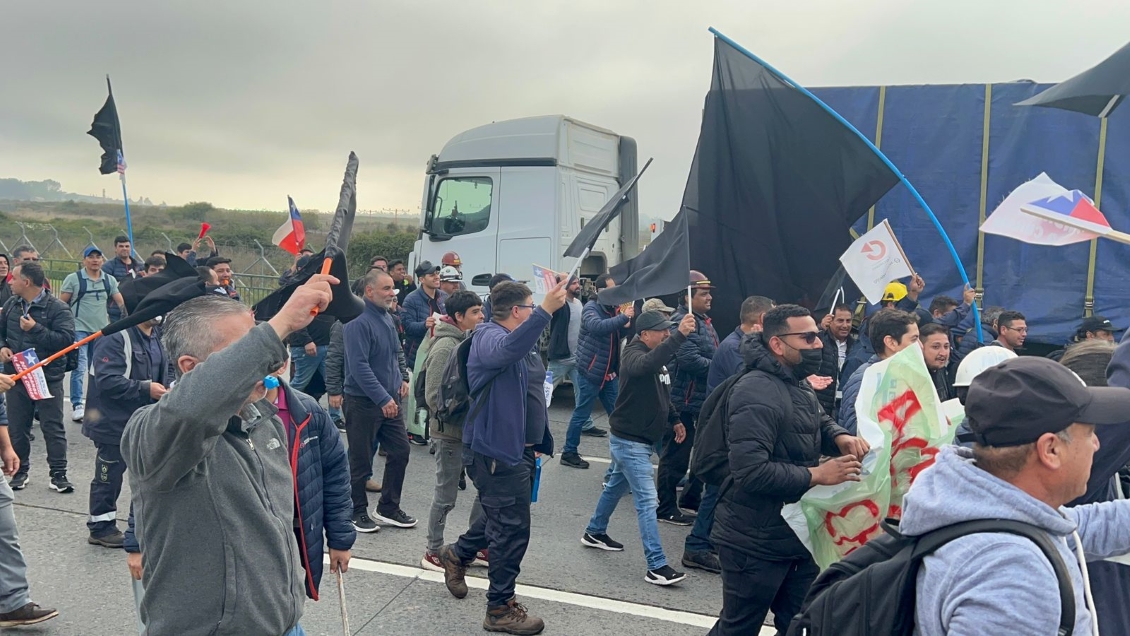 Manifestaciones marcan visita del ministro Grau al Biobío en medio de crisis por Huachipato