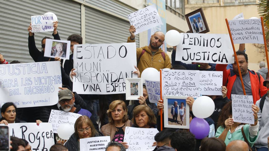 Familias de víctimas se querellan por 