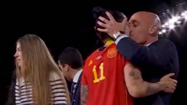 Fiscalía pidió dos años y medio de cárcel para Luis Rubiales por beso a Jenni Hermoso