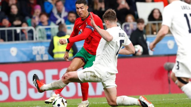  Cristiano Ronaldo vivió otro minuto de furia y le dedicó obsceno gesto a un árbitro 