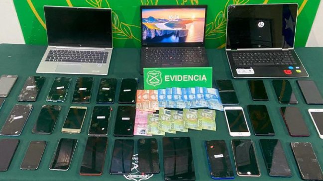 Tres detenidos por receptar celulares y notebooks en local de Santiago Centro