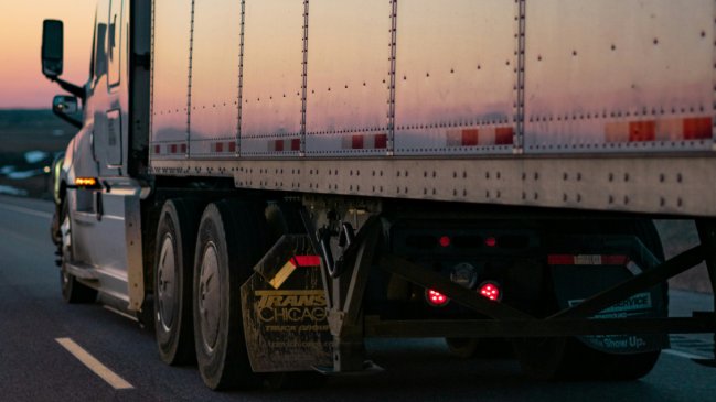 Delincuentes secuestraron a copiloto de un camión en Santiago Centro