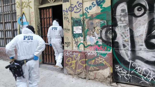 Dos jóvenes fueron encontrados muertos al interior de un cité en Valparaíso