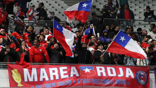 Le Figaro destacó el constante aliento de la hinchada chilena en Marsella