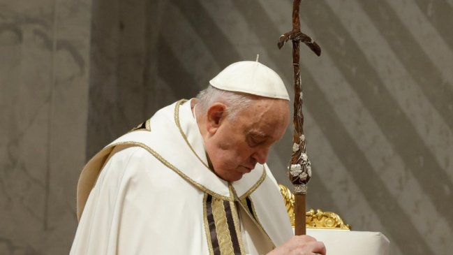 El papa renunció a presidir el vía crucis 