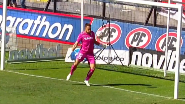 El error de Sebastián Pérez que casi le costó un gol a la UC contra Huachipato
