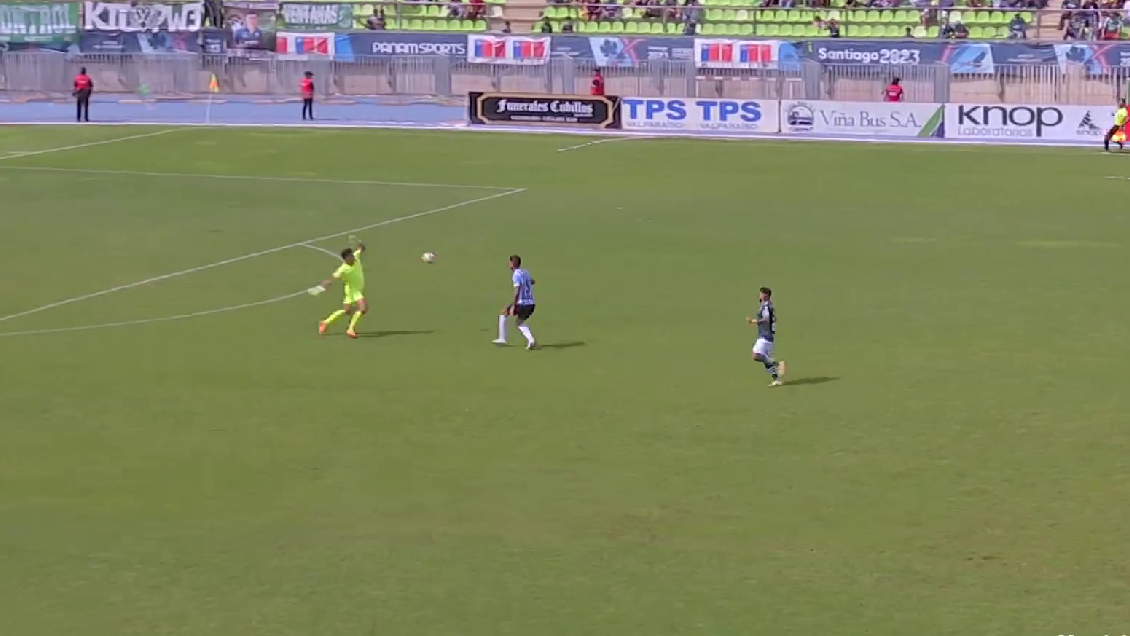 [VIDEO] Larrivey dio el triunfo a Magallanes tras un blooper del arquero de S. Wanderers