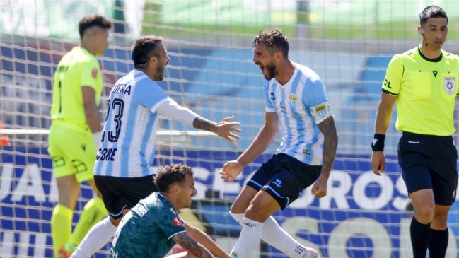   Magallanes remontó ante Santiago Wanderers con triplete de Larrivey 