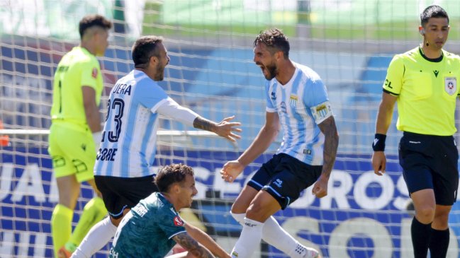 Magallanes remontó ante Santiago Wanderers con triplete de Larrivey