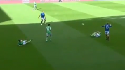   Derribó a dos compañeros: El insólito tiro libre en Escocia que se hizo viral 