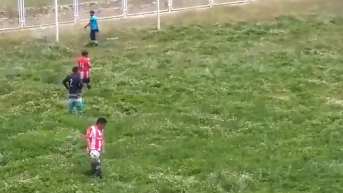 ¿Qué tal? Desastroso estado de cancha peruana dio la vuelta al mundo