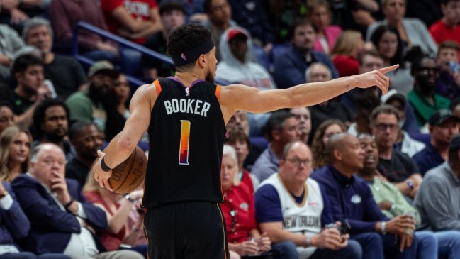 Devin Booker se lució con 52 puntos en triunfo de Suns ante Pelicans
