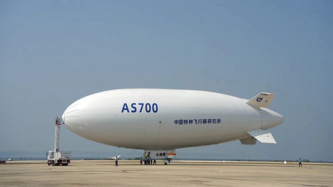 Dirigible tripulado desarrollado por China realiza primer vuelo entre destinos