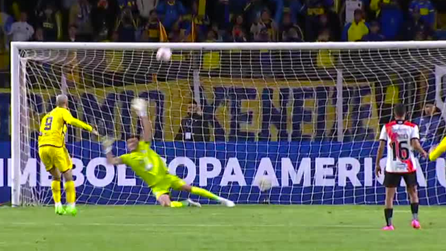 [VIDEO] Sudamericana: El penal desperdiciado por Benedetto ante Nacional Potosí