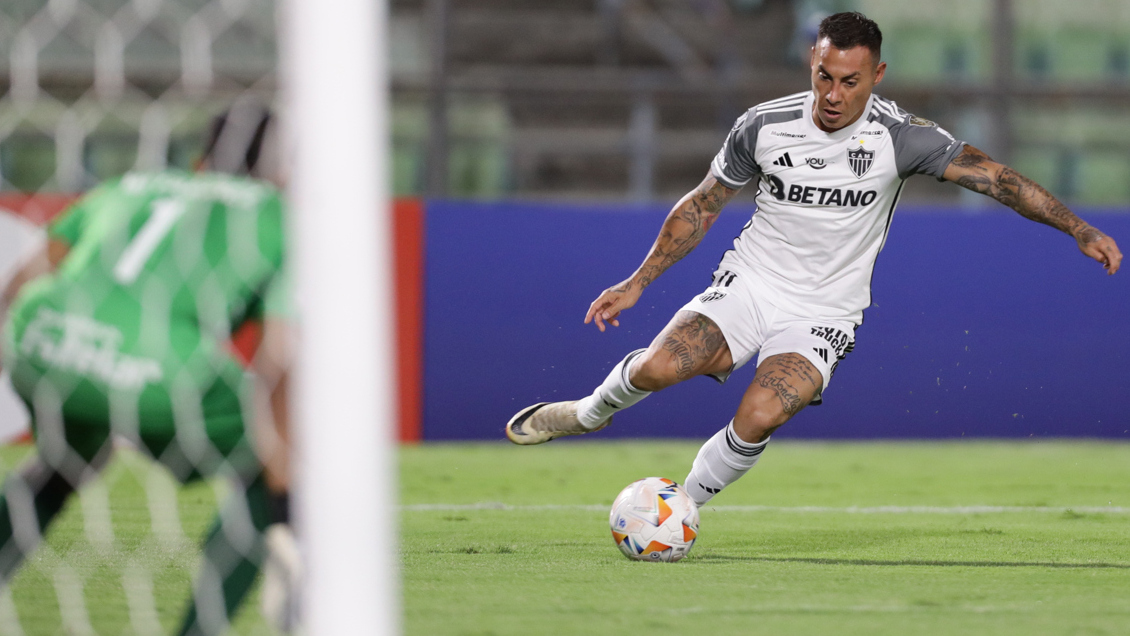 Eduardo Vargas sumó minutos en goleada de Atlético Mineiro sobre Caracas