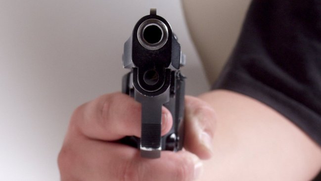   Femicidio: Adolescente es acusado de asesinar de un balazo a su polola 