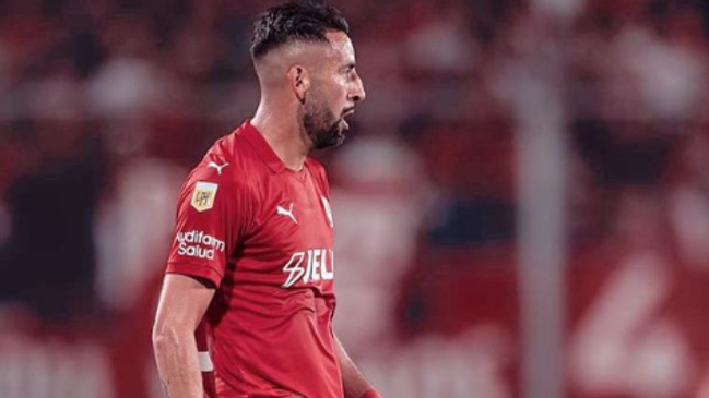 Mauricio Isla fue titular en valioso triunfo de Independiente ante Banfield