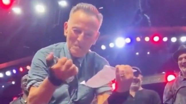 Bruce Springsteen le firmó un justificativo a un joven que faltó a clases para ir a su show
