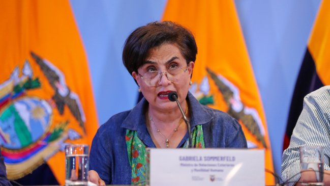 Canciller ecuatoriana: México incumplió primero la Convención de Viena