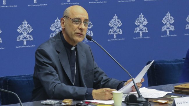 Vaticano condena el cambio de sexo, la teoría de género y los vientres de alquiler