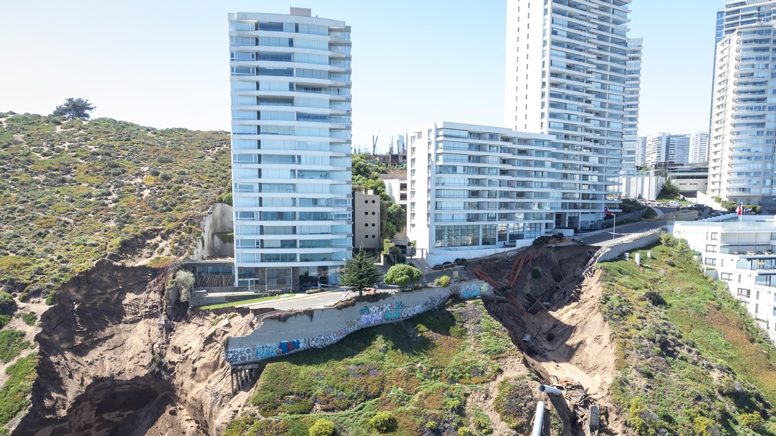 Caso socavón: Residentes del edificio Santorini podrán volver a sus departamentos
