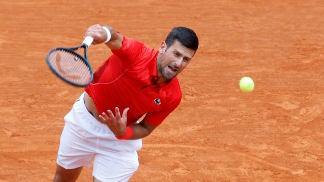 Novak Djokovic arrasó con Safiullin en su estreno en Montecarlo