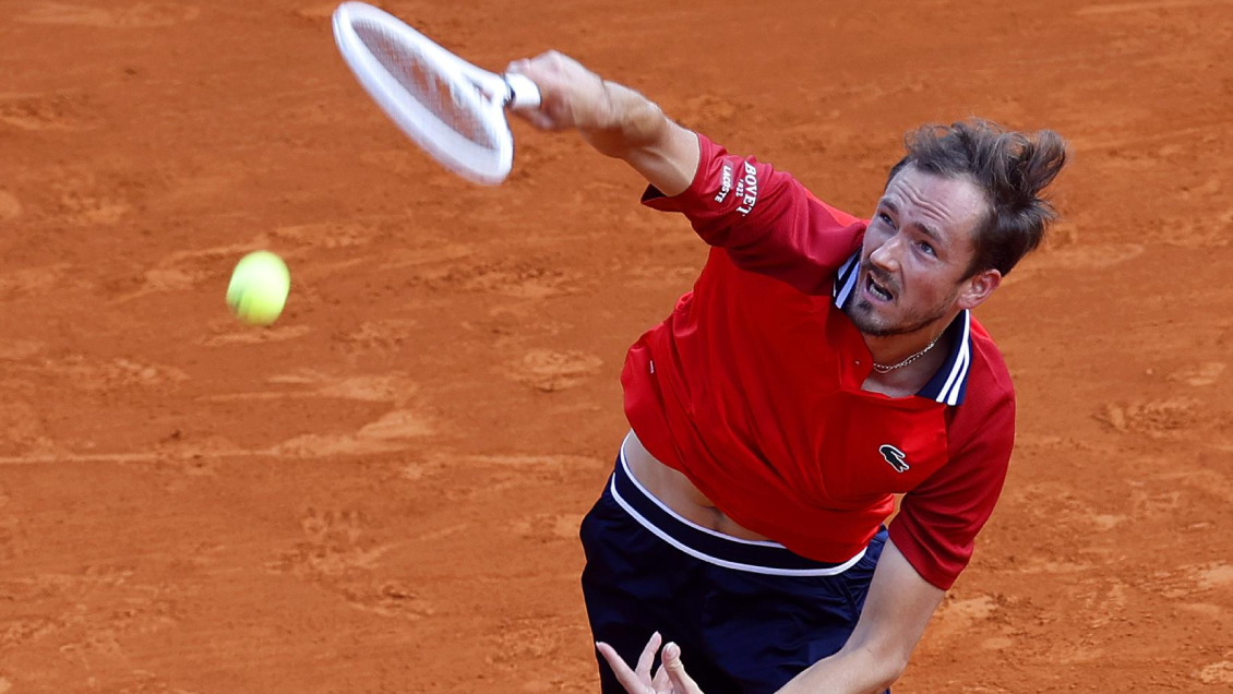 Medvedev debutó en Montecarlo con victoria sobre Gael Monfils