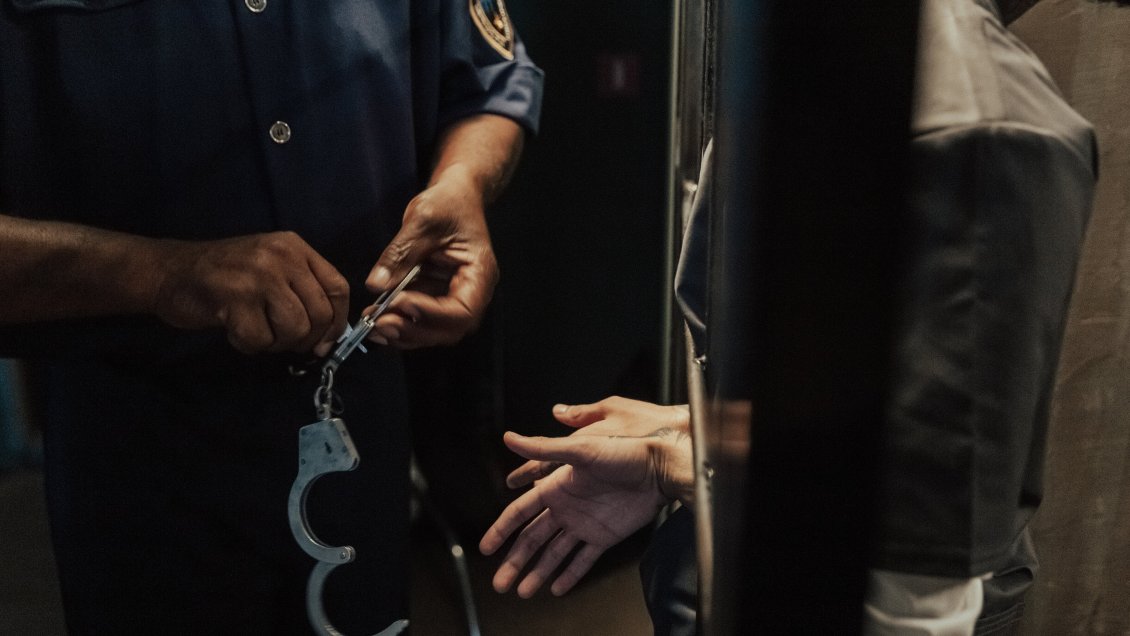 Mujer que robó y vendió diario de la hija de Biden pasará 4 meses sin libertad