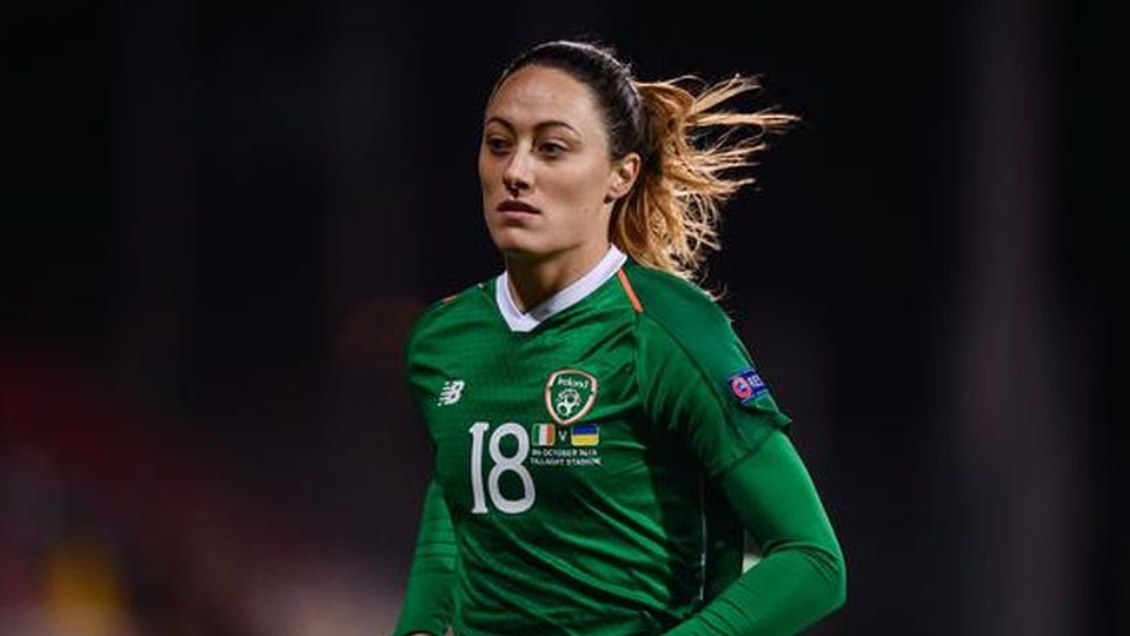 [Video] Jugadora irlandesa se viralizó por un saque lateral de 38 metros