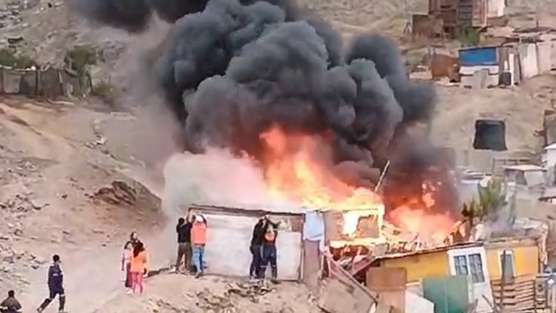 Incendio en toma de Copiapó dejó una persona fallecida
