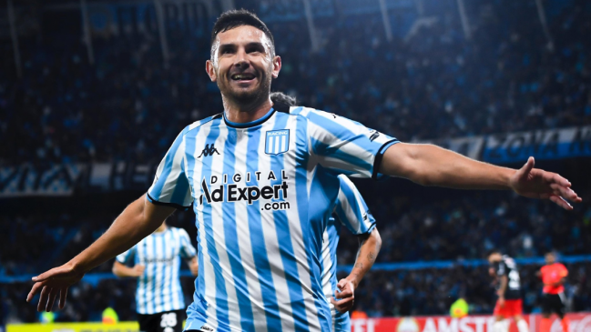 Racing de Gabriel Arias goleó a Bragantino para ser líder solitario en Sudamericana