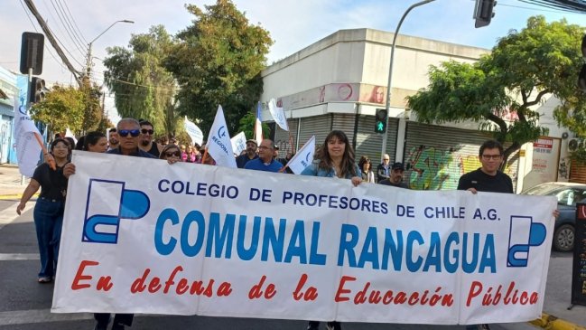 Profesores de O'Higgins se manifestaron ante 