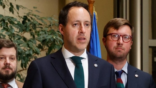 Expareja de diputado republicano cargó bencina con platas públicas durante cinco años